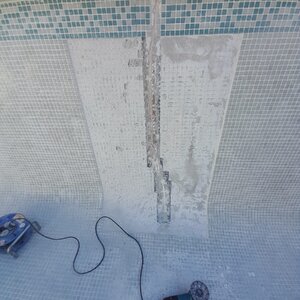 Rénovation piscine, reprise de fissures intérieurs 18.16.08 (2)