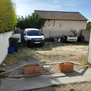 Terrassement plus création des deux poteaux, por la pose d'un portail d'une maison individuelle 2