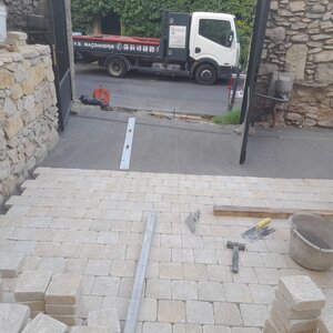 Pose de clôture souple, sur mur de clôture 2024-10-13 at 14.44.09 (5)