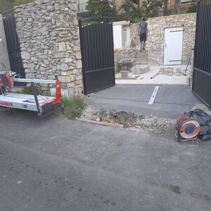 Pose de clôture souple, sur mur de clôture 2024-10-13 at 14.44.09 (6)