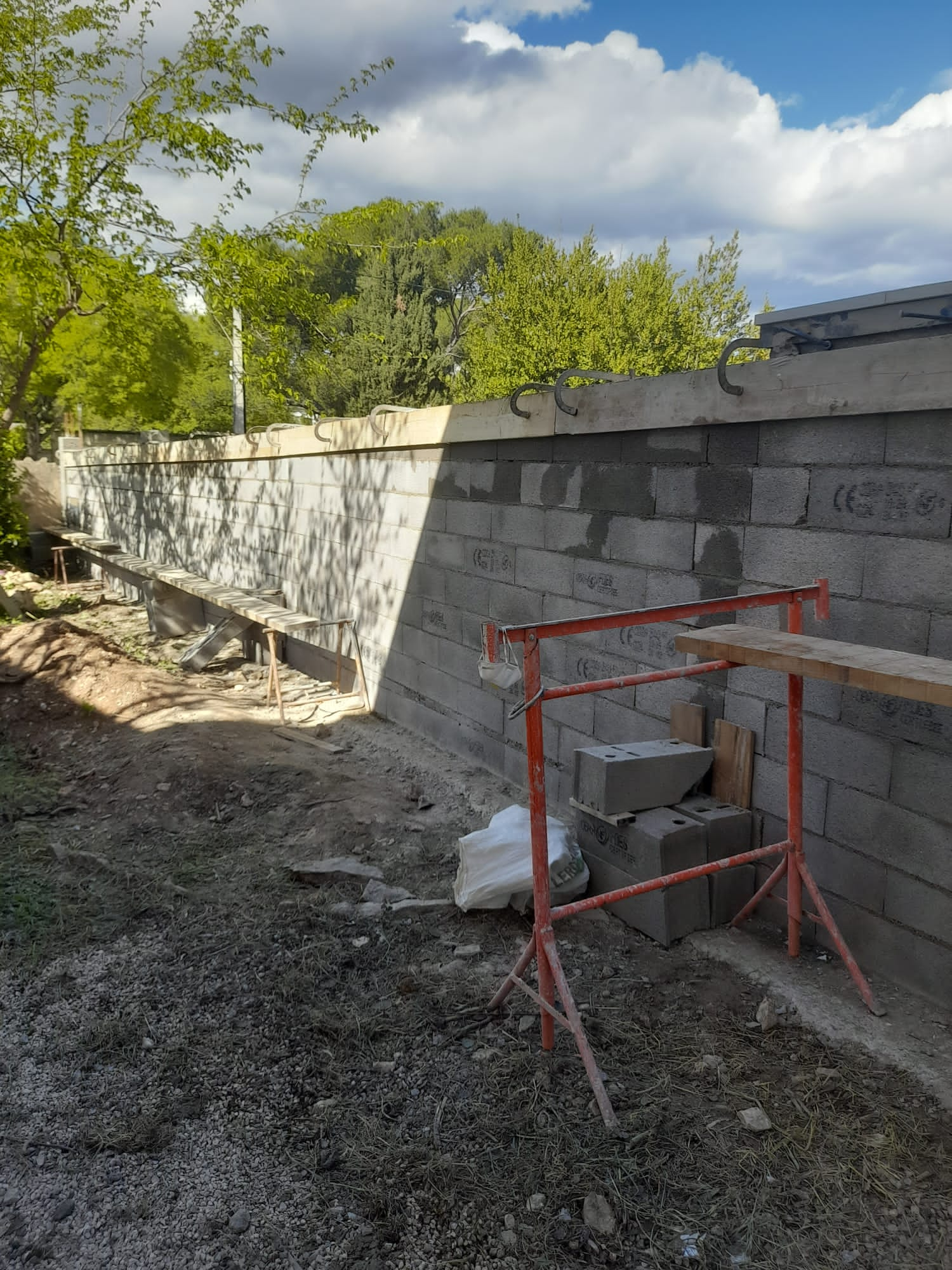 Création d'un mur de clôture + ravalement de mur existant 17.41.26 (6)