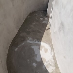 Ravalement de façade piscine et application d'étanchéité sur bac tampon piscine 18