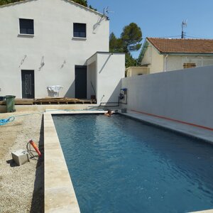 Pose des margelles en couronne piscine + pose des dallage en pierre 40x60x3cm 4
