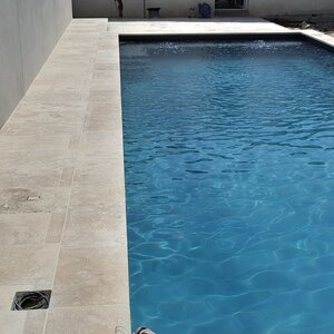 Pose des margelles en couronne piscine + pose des dallage en pierre 40x60x3cm 2