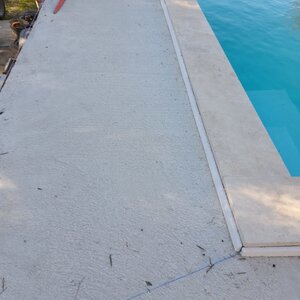 Rénovation terrase, coulage d'une chape traditionnelle plus pose de dallage en pierre format 40x60x3 cm + Plus application d'un enduit monocouche imperméable 3