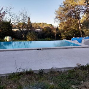 Rénovation terrase, coulage d'une chape traditionnelle plus pose de dallage en pierre format 40x60x3 cm + Plus application d'un enduit monocouche imperméable 7